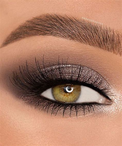 Best Eye Makeup Looks For 2021 Shimmery smokey Makeup Look Göz