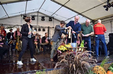 Tausende Beim Krautfest In Leinfelden Echterdingen Alle Wollen Wieder