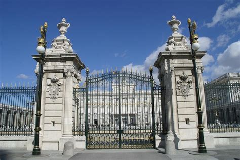 Tour Di Madrid In Autobus Con Visita Guidata Al Palazzo Reale