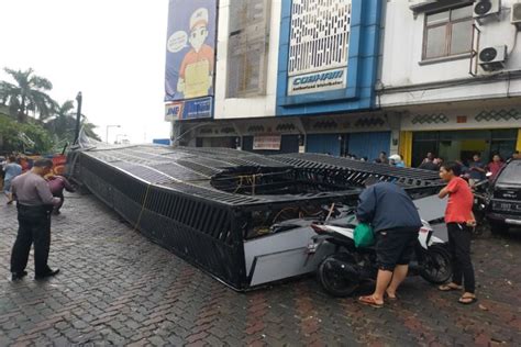 Diguyur Hujan Deras Dan Angin Kencang 41 Titik Bencana Terjadi Di Bogor