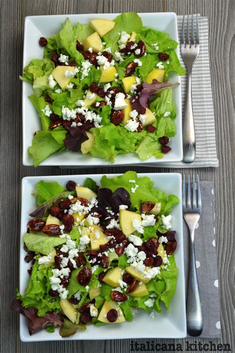 Insalata Di Mandorle Caramellate Mela Mirtilli Rossi Secchi E Feta