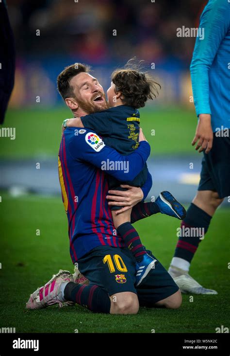 Lionel Messi Of Fc Barcelona Hugs His Son Mateo To Celebrate After His