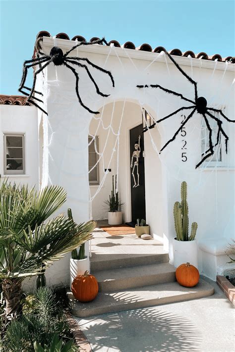 Time to Get Spooky: The Scariest Halloween Decor for your Front Porch this Season — Blanco Bungalow