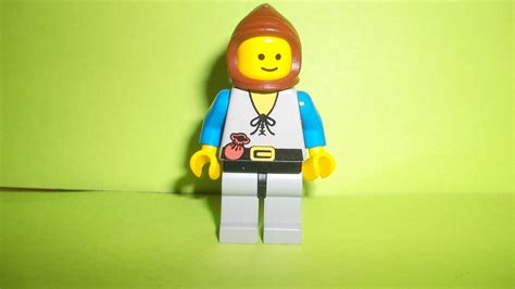 Lego Minifigur Cas Bauer Hellgraue Beine Braune Kapuze Aus