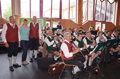 Zünftiger Vatertagsfrühschoppen in Heimschuh mit Musikverein Weng