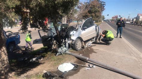 Dos Mujeres En Grave Estado Tras Estrellar El Auto Contra Un Poste De