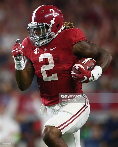 Derrick Henry of the Alabama Crimson Tide runs for a touchdown ...