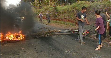 G1 Protesto de moradores interdita rodovia que liga Sorocaba a Iperó