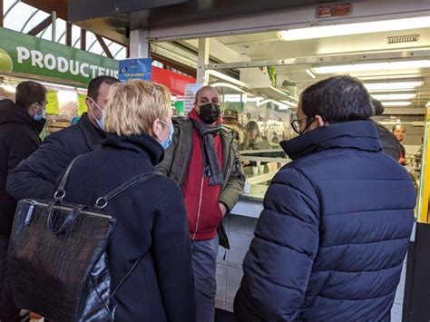 Au marché de Sevran Clémentine Autain