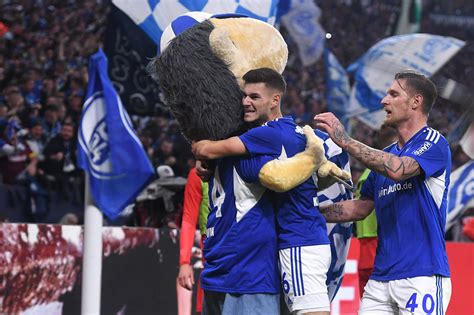 Fc Schalke Besondere Ehre F R S Star Fans Lichtblick