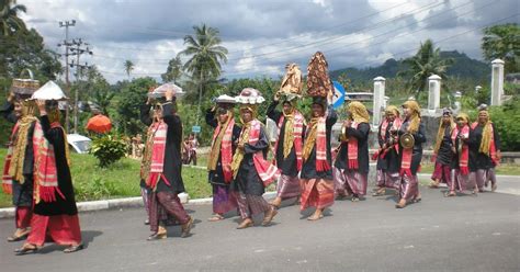 7 Tradisi Khas Masyarakat Minang Sambut Ramadhan Unik Banget