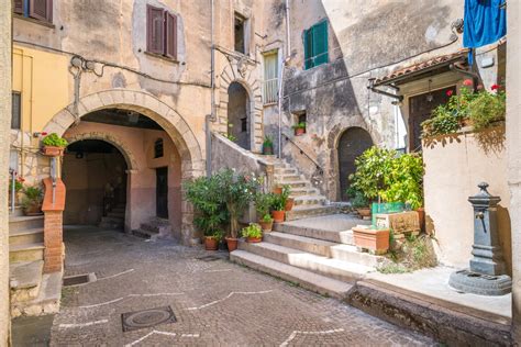 Scopri Cosa Vedere A Fiuggi Un Viaggio Tra Storia Benessere E Natura