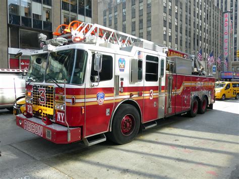 Fdny Ladder 3 Fire Department New York Fdny Truck Ladder Flickr