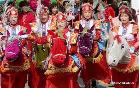 Фольклорные представления перед праздником Фонарей_Russian.news.cn
