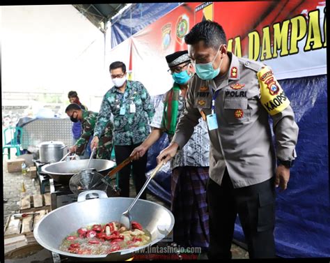 Sinergitas TNI Polri Pemkab Mojokerto Bagikan 1200 Nasi Bungkus