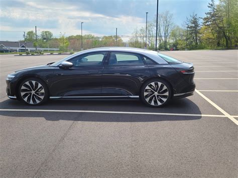 Lucid Motors Delivering First Quantum Grey Lucid Air Evs Lucid