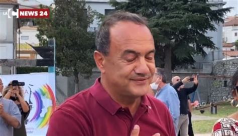 Mimmo Lucano Condannato A Un Anno E Sei Mesi In Appello Ribaltata La