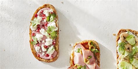 Open Sandwich Met Rode Biethummus Feta En Pistache Boodschappen