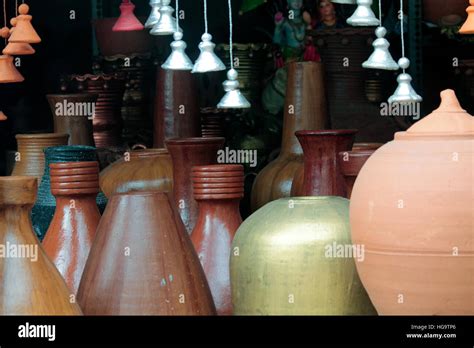 Clay Cooking Pots Hi Res Stock Photography And Images Alamy