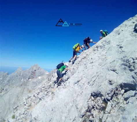 Gran Trekking Picos De Europa Trekkinea Viajes Con Gu As De Monta A