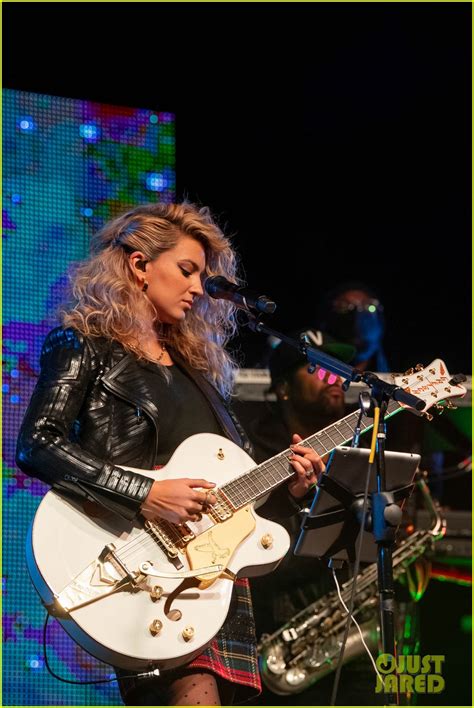 Tori Kelly Performs Christmas Concert With Babyface (Photos) | Photo ...