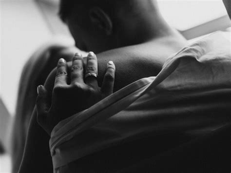 Echt jetzt Sex Studie deckt auf Deshalb stöhnen Frauen im Bett