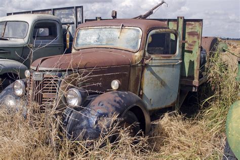 Gmc An Old Gmc Utility Truck Rusts Quietly At The Silverbe Flickr