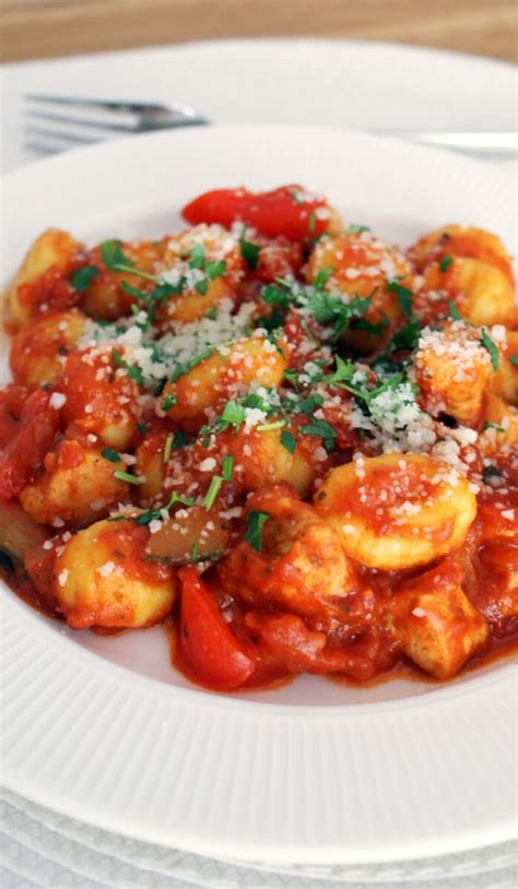 Gnocchi W Sosie Pomidorowym Z Warzywami I Kurczakiem Kulinarna Inspiracja