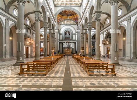 Innenraum der Basilica di San Lorenzo, Florenz, Toskana, Italien ...