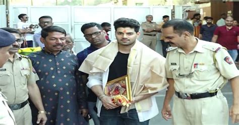 Sooraj Pancholi Visits Siddivinayak Temple After Acquittal In Jiah Khan