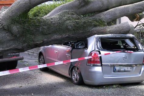 Unwetter über Frankfurt und Rhein Main sorgt für Spur der Verwüstung