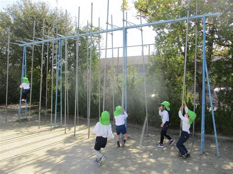 小学校校庭の遊び（3月7日）／総合教育センター