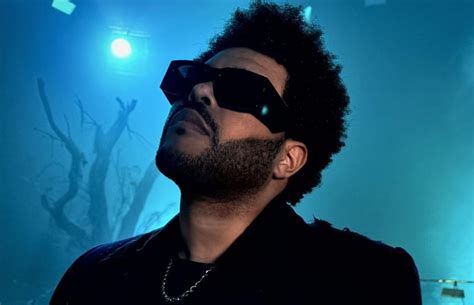 The Weeknd Guarda Il Video Del Nuovo Singolo Dancing In The Flames