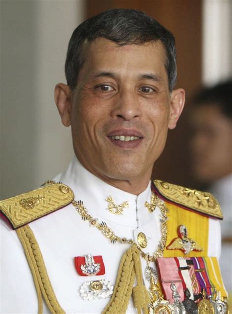 King Rama X Of The Chakri Dynasty มีรูปภาพ ราชวงศ์