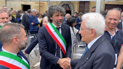 Un Secolo Di Don Milani Le Celebrazioni A Barbiana Con Mattarella E