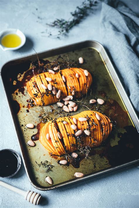 Hasselback Butternut K Rbis Mit Honig Und Mandeln Moey S Kitchen Foodblog