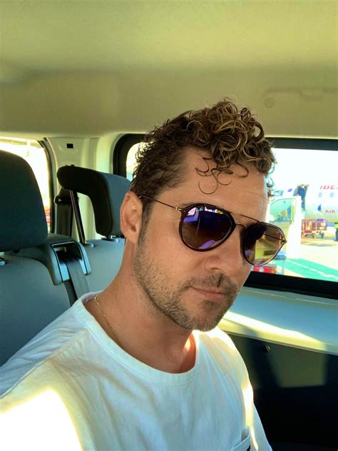 Ra L Brindis On Twitter El Cantante Y Compositor David Bisbal