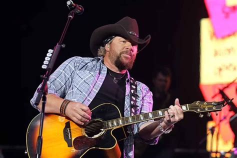 TUŽNA VIJEST IZ AMERIKE Preminuo slavni kantri pjevač Toby Keith