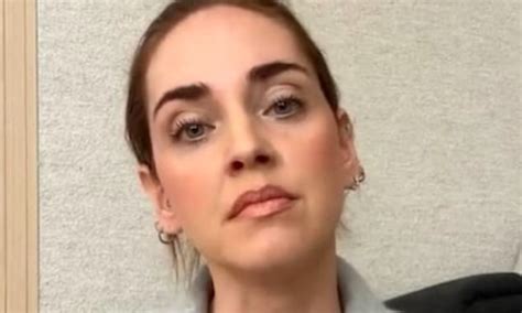 Chiara Ferragni la tuta grigia indossata nel video di scuse è sold out