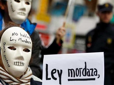 El Constitucional Avala La Ley Mordaza Y Las Devoluciones En Caliente