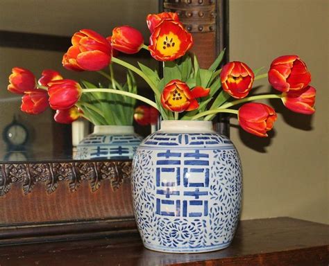 What Kind Of Flowers Look Good In Ginger Jars A House In The Hills