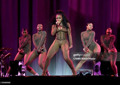 Normani Performs Onstage During Ariana Grande Sweetener World Tour At News Photo Getty Images