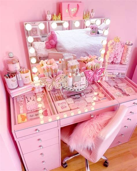 Cute Pink Vanity For Your Makeup Room