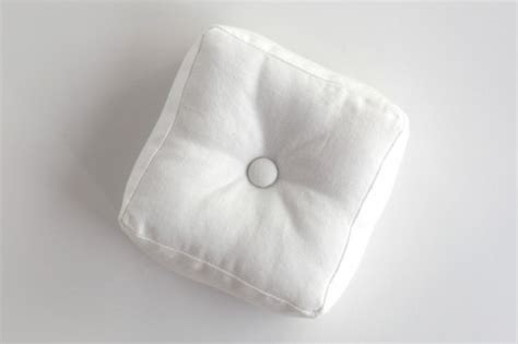 Cute DIY Tufted Pin Cushions - Shelterness