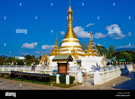 Thailand Mae Hong Son Wat Chong Klang On The Nong Chong Kham Stock