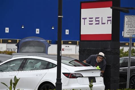 Long road ahead for fully self-driving cars, despite Tesla claim