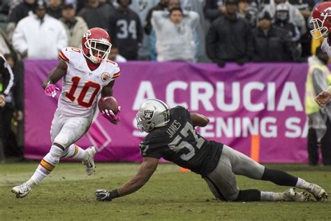 Tyreek Hill hauls in epic touchdown catch (Video) | FOX Sports