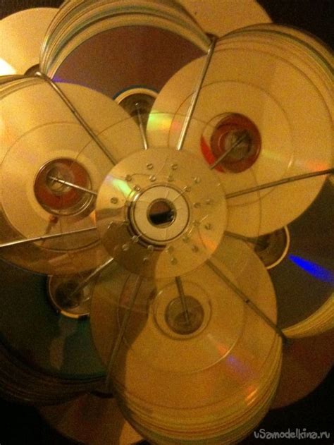 Светильник из ненужных CD-дисков
