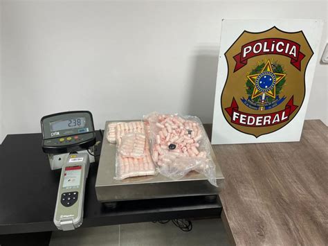 PF prende passageiro 2 4 kg de cocaína presos ao corpo em São Paulo