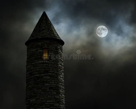 Torrecilla Del Castillo En La Noche Con La Luna Llena Imagen De Archivo